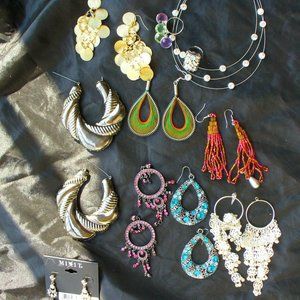 Lot of vintage very nice jewelry